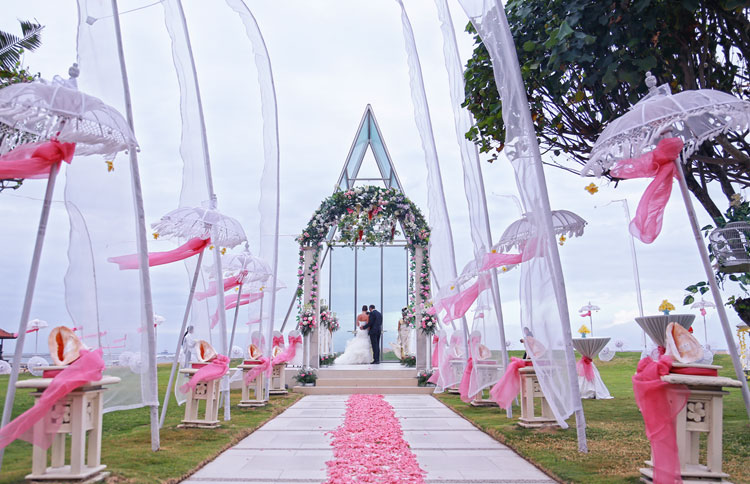 Bali Chapel Wedding at Grand Mirage Bali located by the beach with splendid view of Indian Ocean