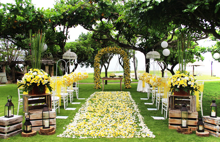 Wedding in the lush garden with the sounds of the ocean, Bali wedding, garden ocean view wedding venue